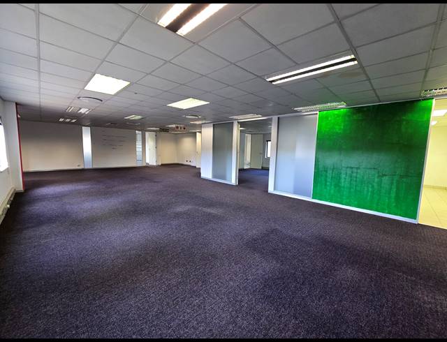 370.60M² OFFICE TO LET IN BRYANSTON